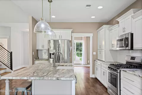 Kitchen - 7313 Vaiden Rd, Hernando, MS 38632 photo 2 of 2