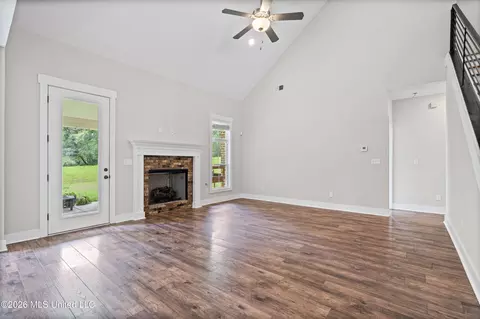 Living - 7313 Vaiden Rd, Hernando, MS 38632 photo 1 of 2