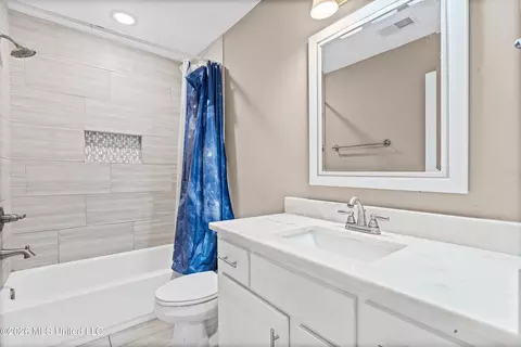 Bath - 7313 Vaiden Rd, Hernando, MS 38632 photo 4 of 4