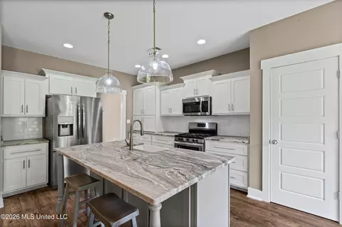 Kitchen - 7313 Vaiden Rd, Hernando, MS 38632 photo 1 of 2