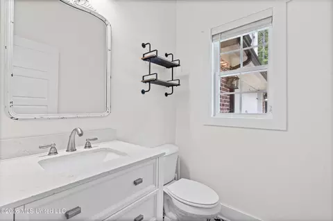 Bath - 7313 Vaiden Rd, Hernando, MS 38632 photo 3 of 4