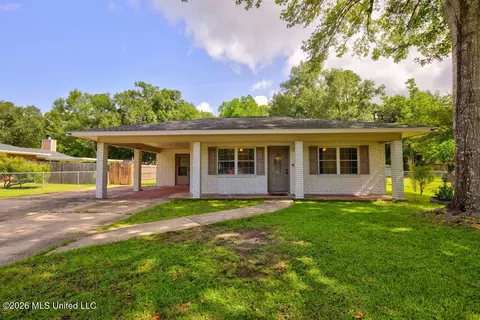 610 Herlihy St, Waveland, MS 39576