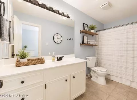 Bath - 126 Highwoods Blvd, Madison, MS 39110 photo 2 of 4