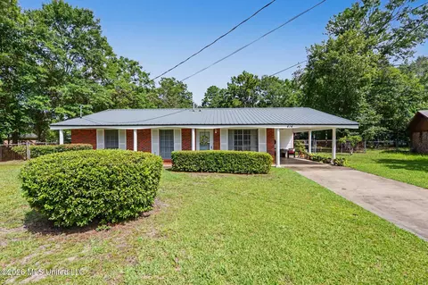 414 Pine Ct, Ocean Springs, MS 39564
