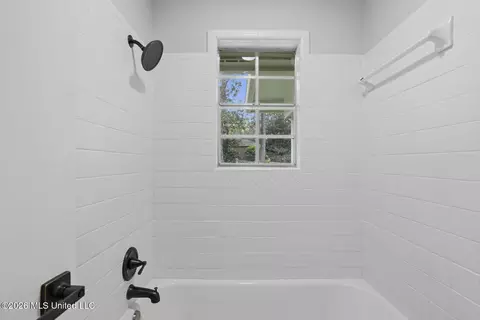Bath - 41 Sagewood Dr, Brandon, MS 39042 photo 3 of 4