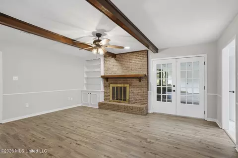Living - 41 Sagewood Dr, Brandon, MS 39042 photo 2 of 4