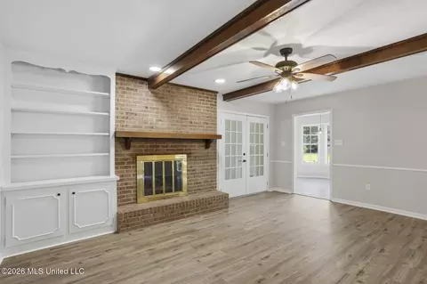 Living - 41 Sagewood Dr, Brandon, MS 39042 photo 3 of 4