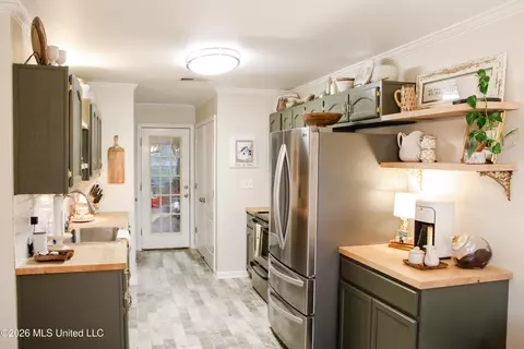 Kitchen - 2967 Dove Cv, Hernando, MS 38632 photo 2 of 3