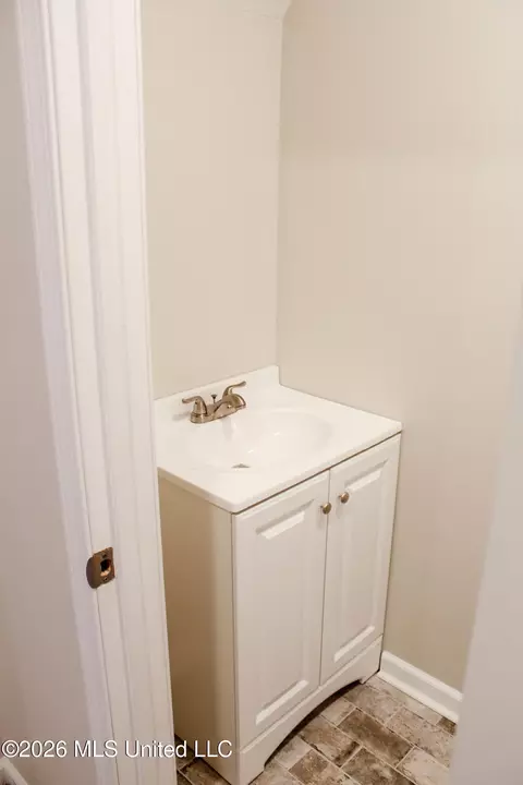 Bath - 2967 Dove Cv, Hernando, MS 38632 photo 6 of 6