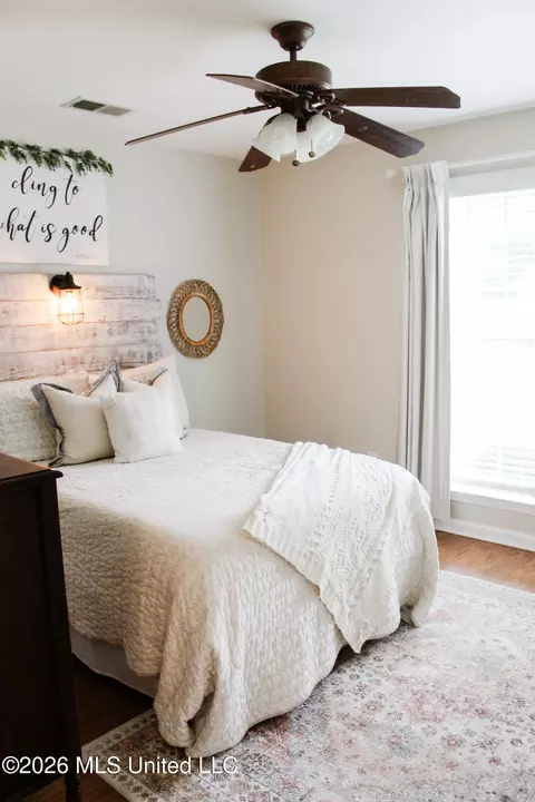 Bedroom - 2967 Dove Cv, Hernando, MS 38632 photo 4 of 7