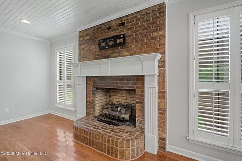 Living - 1060 Wooten Rd, Nesbit, MS 38651 photo 4 of 7