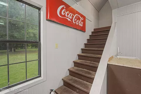 Entry Way - 1060 Wooten Rd, Nesbit, MS 38651 photo 4 of 4