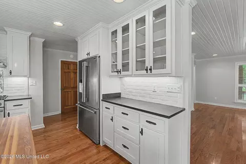 Kitchen - 1060 Wooten Rd, Nesbit, MS 38651 photo 4 of 5