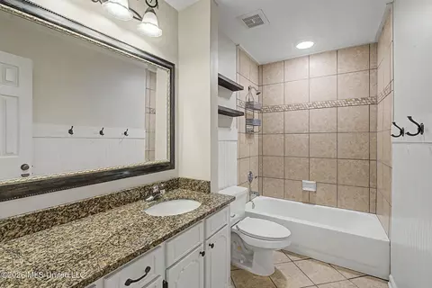 Bath - 1060 Wooten Rd, Nesbit, MS 38651 photo 6 of 9