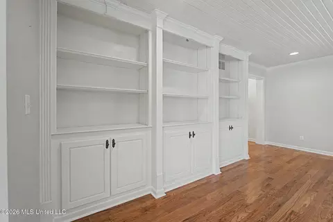 Living - 1060 Wooten Rd, Nesbit, MS 38651 photo 3 of 7