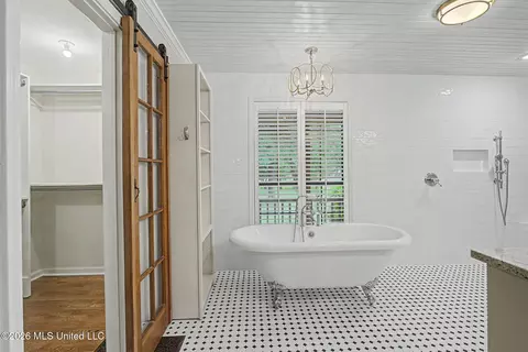 Bath - 1060 Wooten Rd, Nesbit, MS 38651 photo 1 of 9