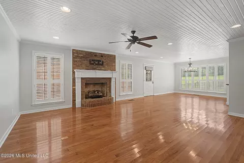 Living - 1060 Wooten Rd, Nesbit, MS 38651 photo 1 of 7