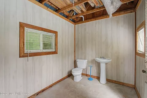 Bath - 1060 Wooten Rd, Nesbit, MS 38651 photo 8 of 9