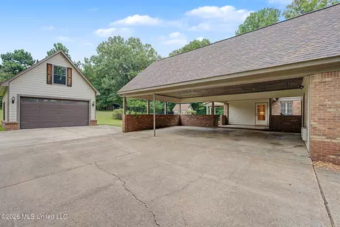 Exterior - 1060 Wooten Rd, Nesbit, MS 38651 photo 5 of 20