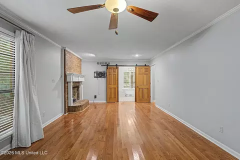 Living - 1060 Wooten Rd, Nesbit, MS 38651 photo 7 of 7