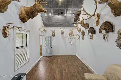 Entry Way - 1060 Wooten Rd, Nesbit, MS 38651 photo 3 of 4