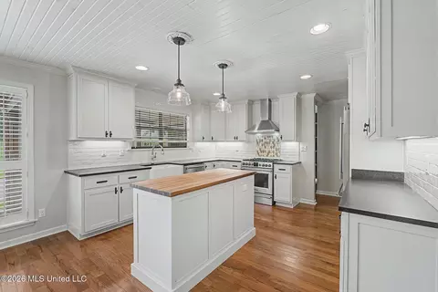 Kitchen - 1060 Wooten Rd, Nesbit, MS 38651 photo 1 of 5