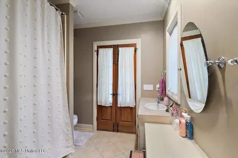 Bath - 341 Johnstone Dr, Madison, MS 39110 photo 4 of 5