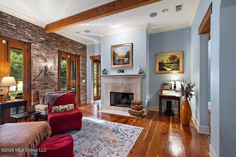 Living - 341 Johnstone Dr, Madison, MS 39110 photo 2 of 4