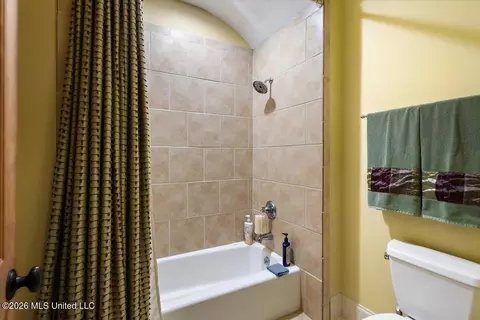 Bath - 341 Johnstone Dr, Madison, MS 39110 photo 3 of 5