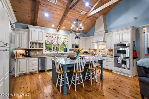 Kitchen - 341 Johnstone Dr, Madison, MS 39110 photo 1 of 4