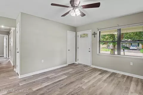 Living - 103 Gandy Cir, Long Beach, MS 39560 photo 2 of 4