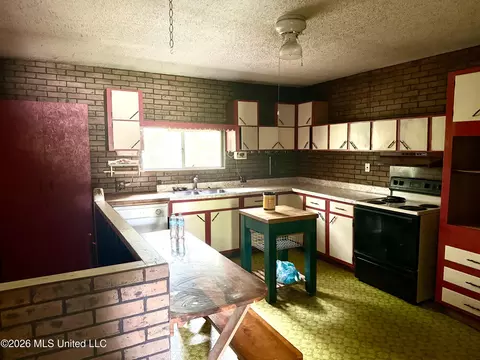 8 County Road 529, Como, MS 38619 photo 5