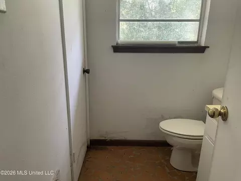 Bath - 3866 River Pine Dr, Moss Point, MS 39563 photo 1 of 2