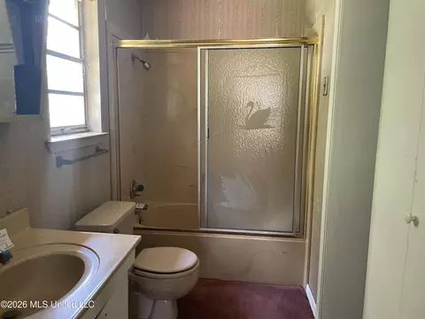 Bath - 3866 River Pine Dr, Moss Point, MS 39563 photo 2 of 2