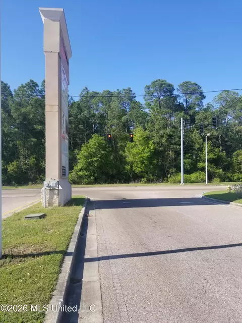 3082 Mallett Rd, D'iberville, MS 39540