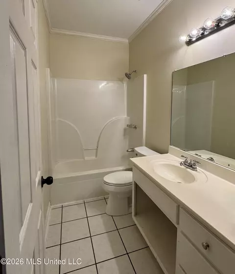 Bath - 174 White Oak Dr, Grenada, MS 38901 photo 1 of 2