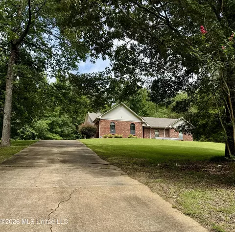 Exterior - 174 White Oak Dr, Grenada, MS 38901 photo 2 of 4