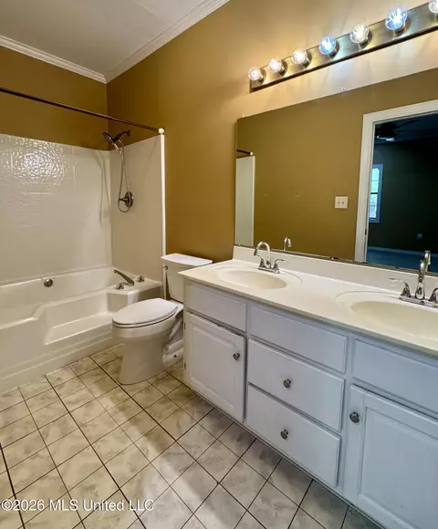 Bath - 174 White Oak Dr, Grenada, MS 38901 photo 2 of 2