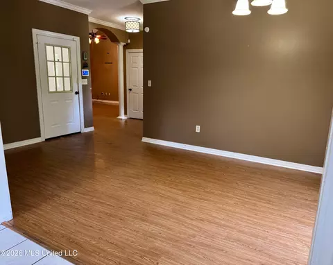 Living - 174 White Oak Dr, Grenada, MS 38901 photo 2 of 2