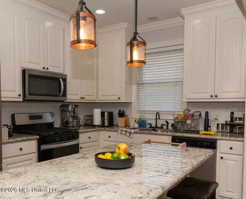 Kitchen - 227 Greenfield Xing, Brandon, MS 39042 photo 1 of 2
