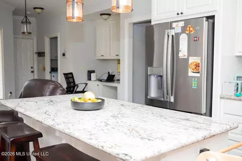 Kitchen - 227 Greenfield Xing, Brandon, MS 39042 photo 2 of 2
