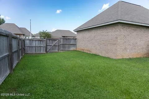 Exterior - 227 Greenfield Xing, Brandon, MS 39042 photo 3 of 4