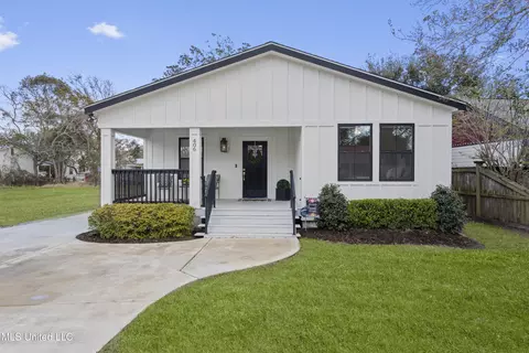 406 Russell Ave, Ocean Springs, MS 39564