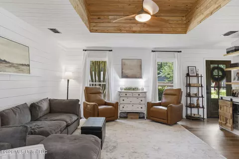 Living - 419 Trace View Rd, Madison, MS 39110 photo 2 of 2