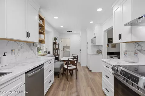 Kitchen - 419 Trace View Rd, Madison, MS 39110 photo 4 of 4