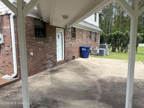 Exterior - 458 Maple St, Hickory Flat, MS 38633 photo 2 of 4