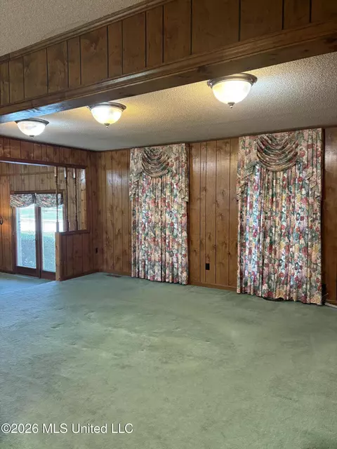 Living - 458 Maple St, Hickory Flat, MS 38633 photo 2 of 3