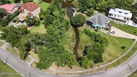 1328 Kensington Dr, Biloxi, MS 39530