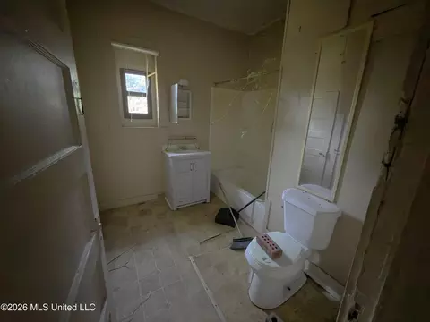 Bath - 920 Howe St, Mccomb, MS 39648 photo 1 of 1