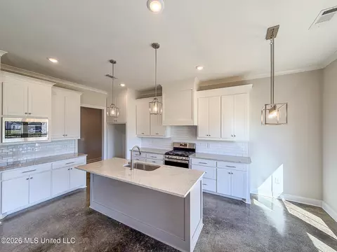 Kitchen - 1300 Elderberry Ln, Pearl, MS 39208 photo 2 of 3